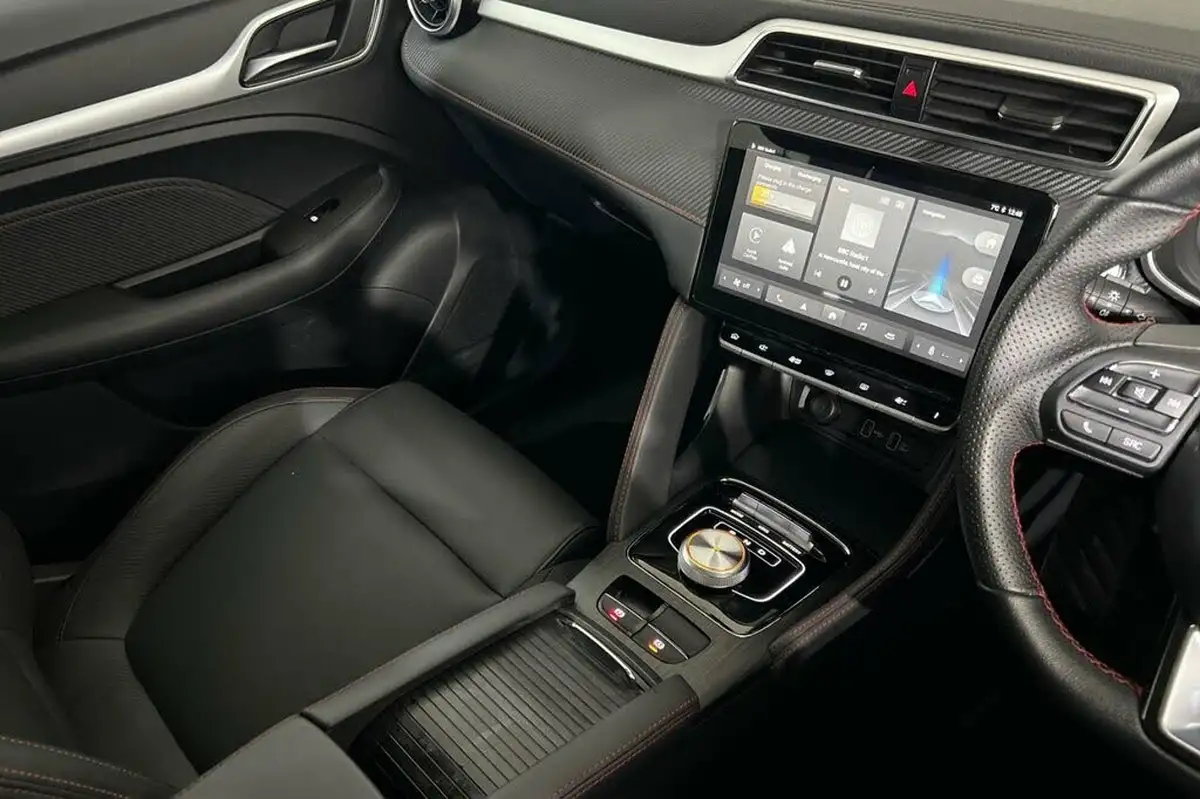 2023-mg-zs-suv-e-trophy-ev-156ps-long-range-big-32