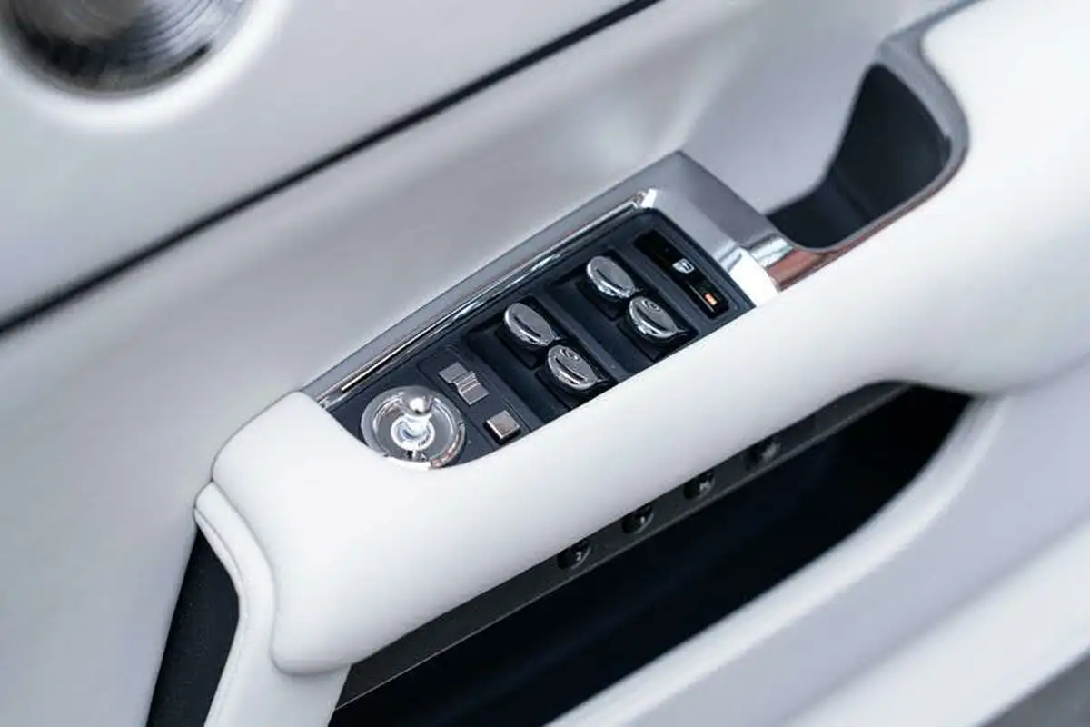 2021-rolls-royce-wraith-66-big-41