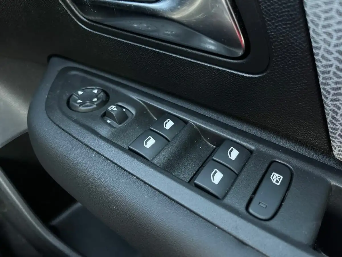 2024-citroen-c4-e-e-series-156ps-54kwh-big-13