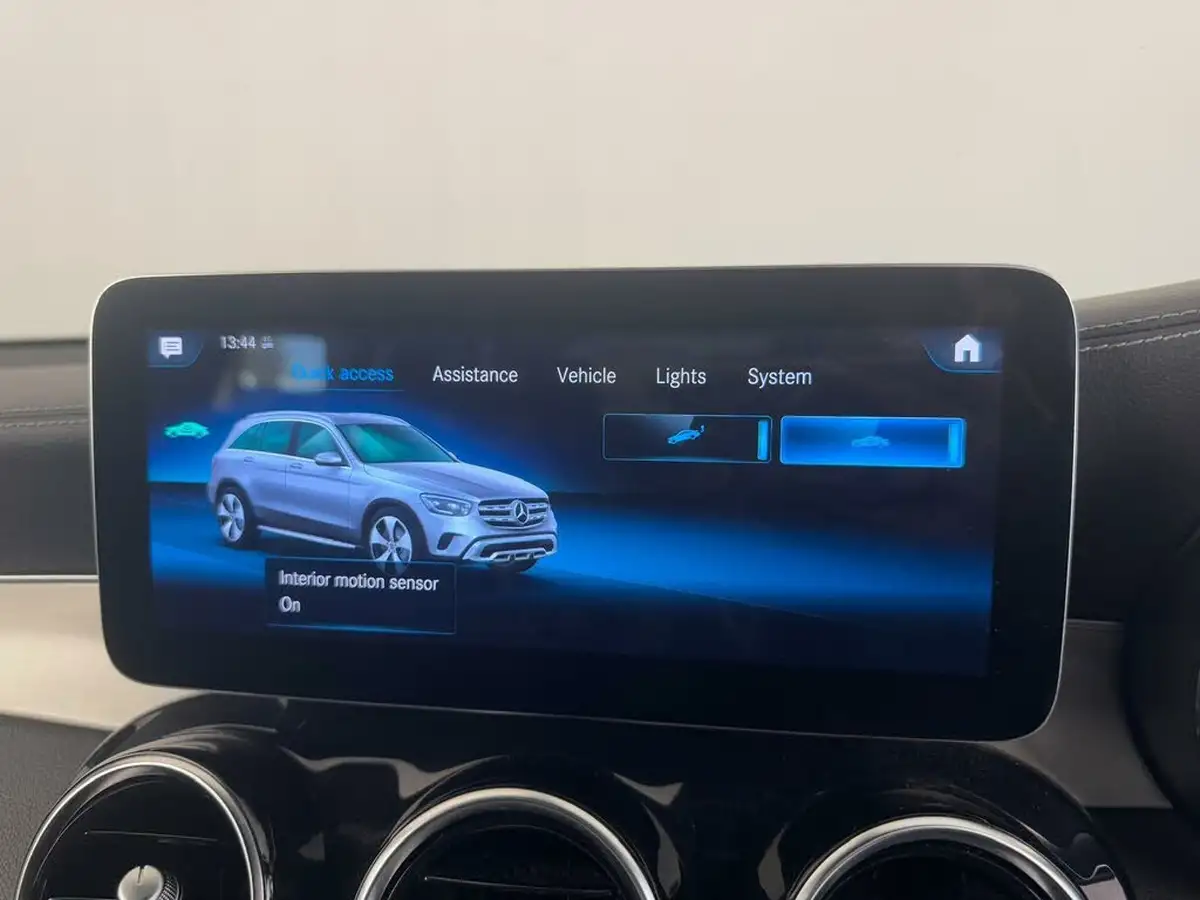 2022-mercedes-benz-glc-class-20d-glc220d-amg-line-195ps-station-wagon-5d-1950cc-4matic-plus-big-49