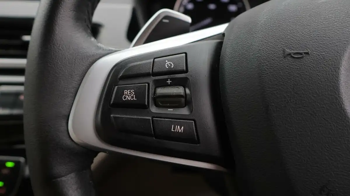 2022-bmw-x1-20-xdrive20i-xline-big-26