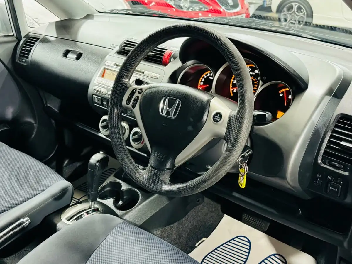 2007-honda-jazz-14-se-cvt-7-big-9