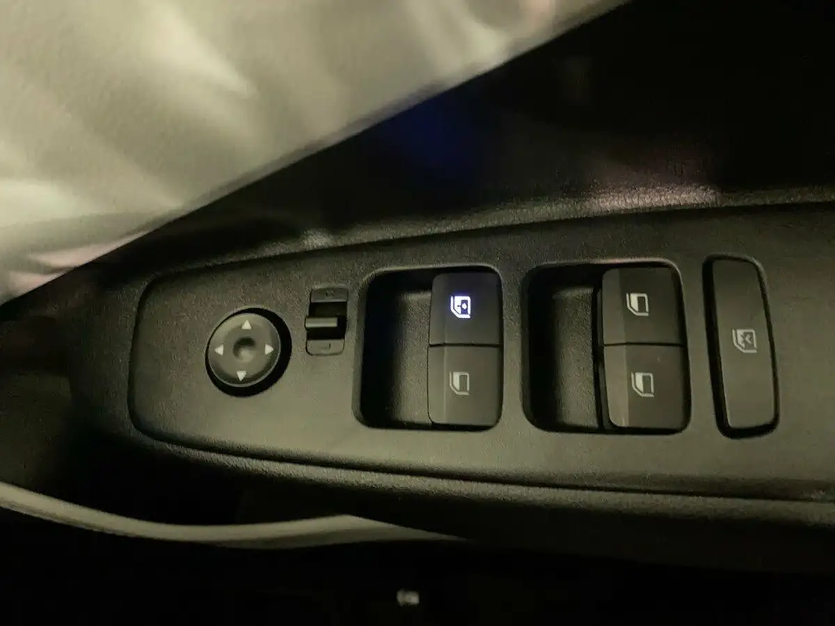 2023-hyundai-i10-12-premium-auto-big-30