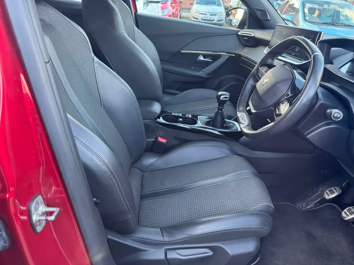 2020-peugeot-2008-suv-12-puretech-gt-line-big-13