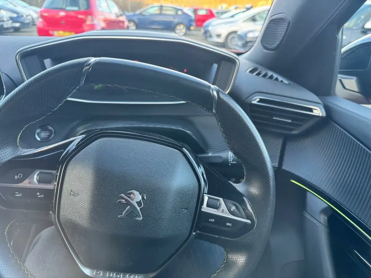 2020-peugeot-2008-suv-12-puretech-gt-line-big-41