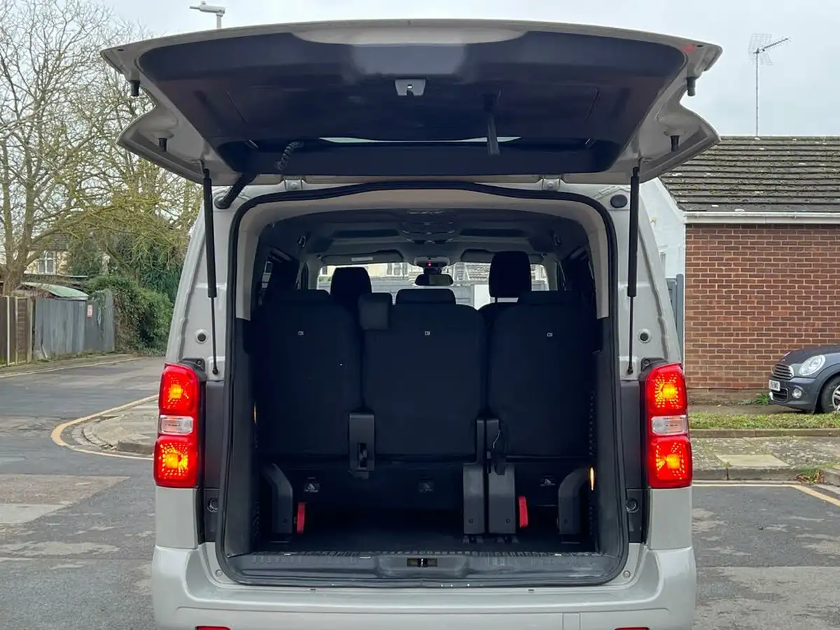 2019-toyota-proace-verso-big-66