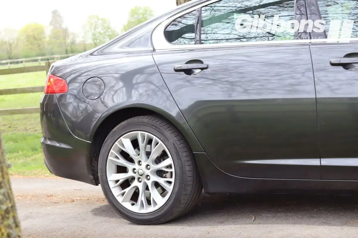 2011-jaguar-xf-22td-luxury-big-37
