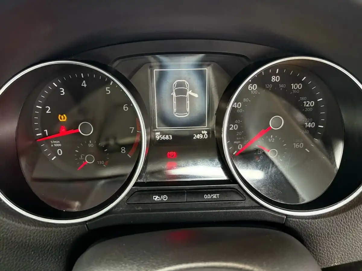 2015-volkswagen-polo-10-se-75ps-5d-big-19