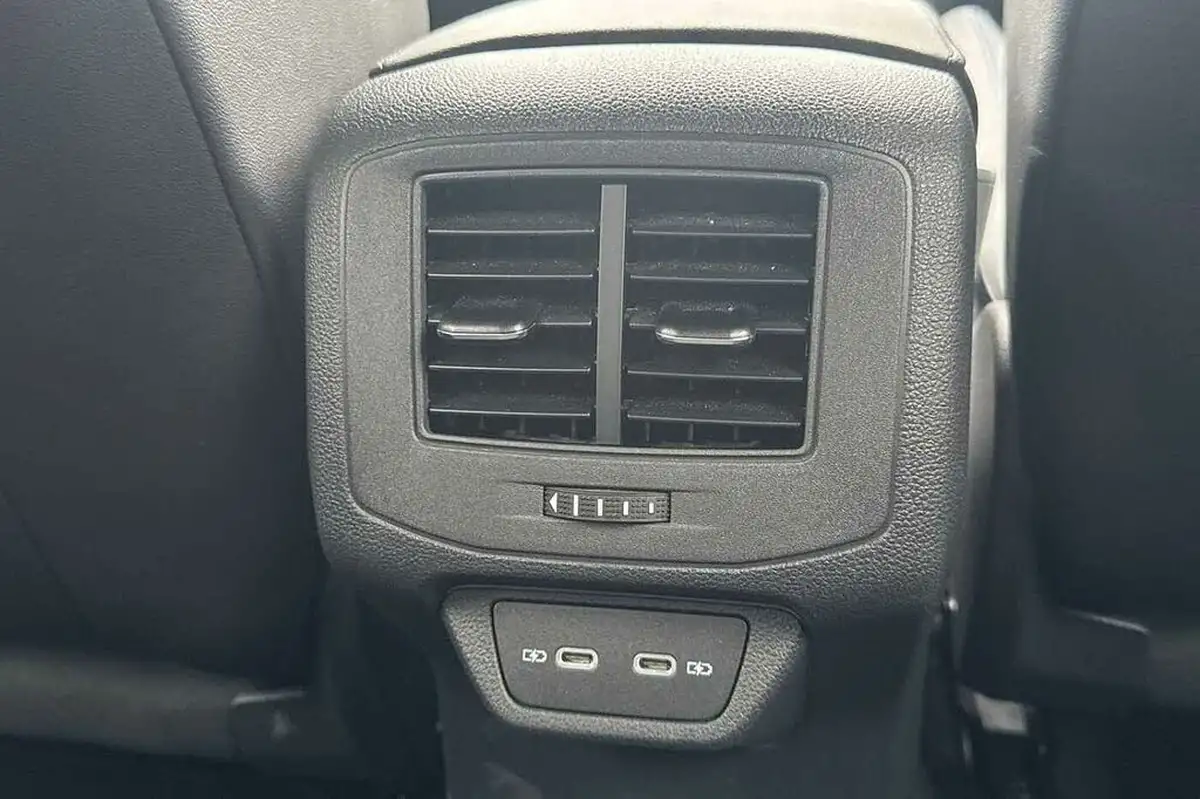 2022-volkswagen-t-roc-20-tsi-r-big-29