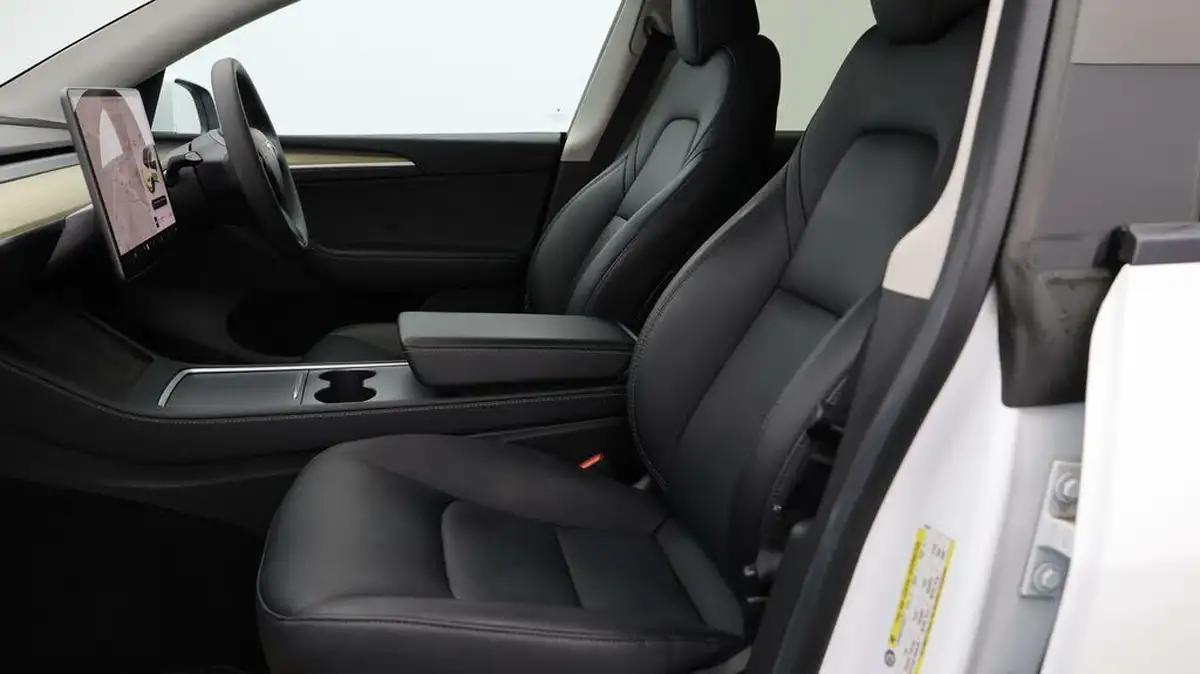 2023-tesla-model-y-e-rwd-big-13