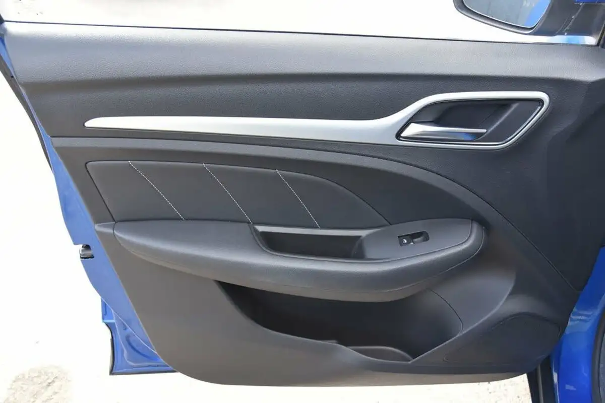 2020-mg-zs-suv-10t-gdi-exclusive-111ps-big-47