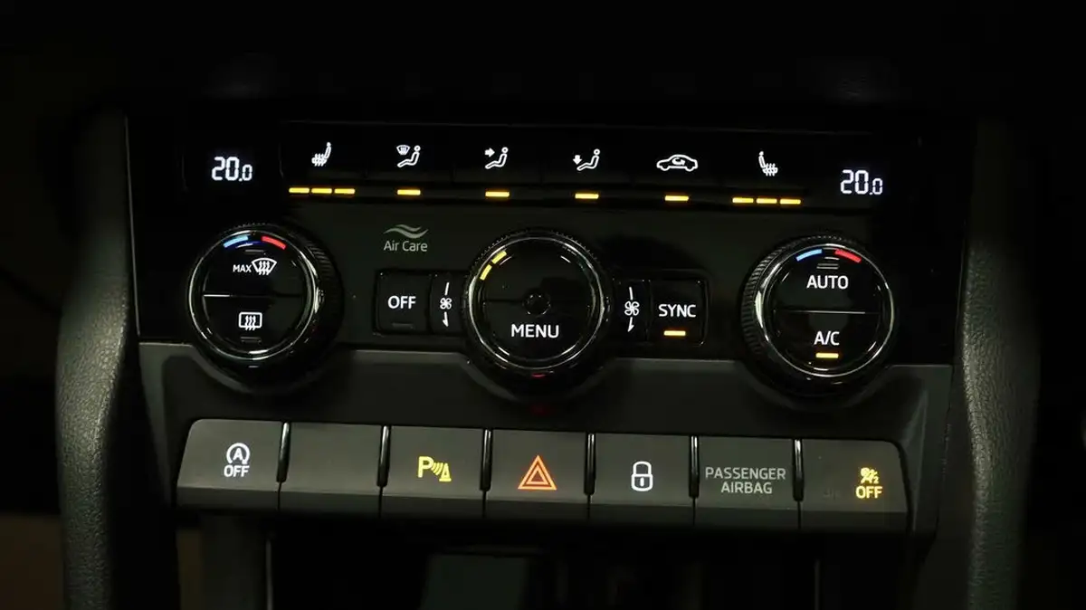 2020-skoda-karoq-15-tsi-sportline-dsg-big-11