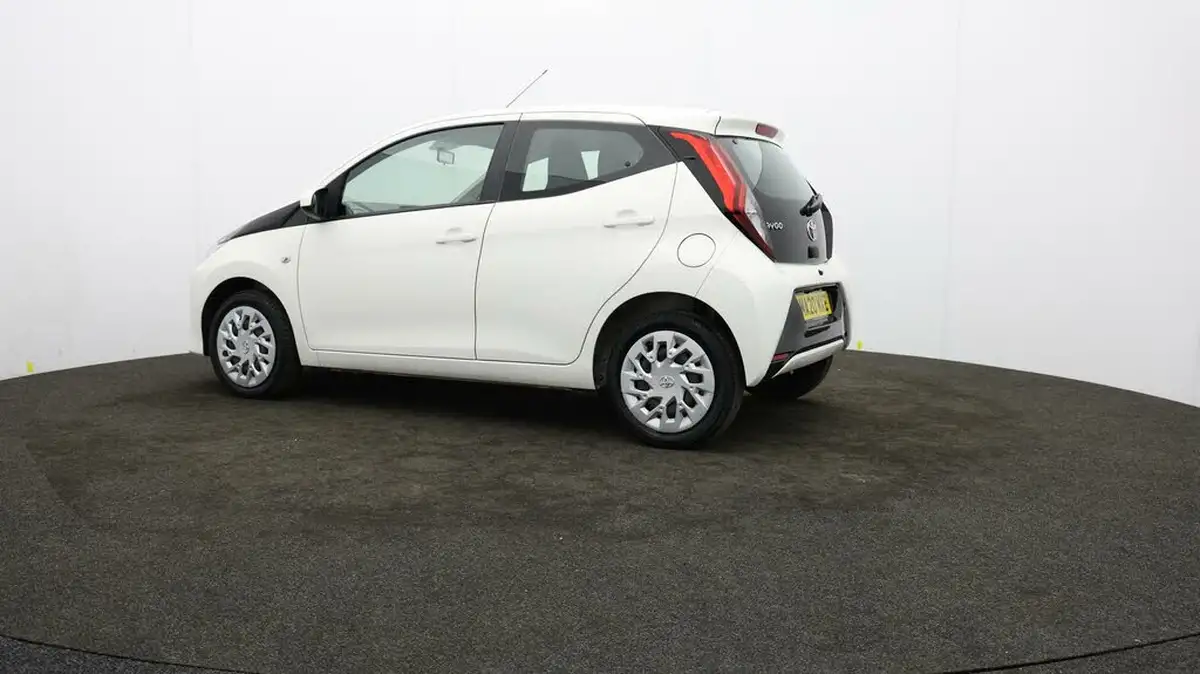 2020-toyota-aygo-10-vvt-i-x-play-big-64