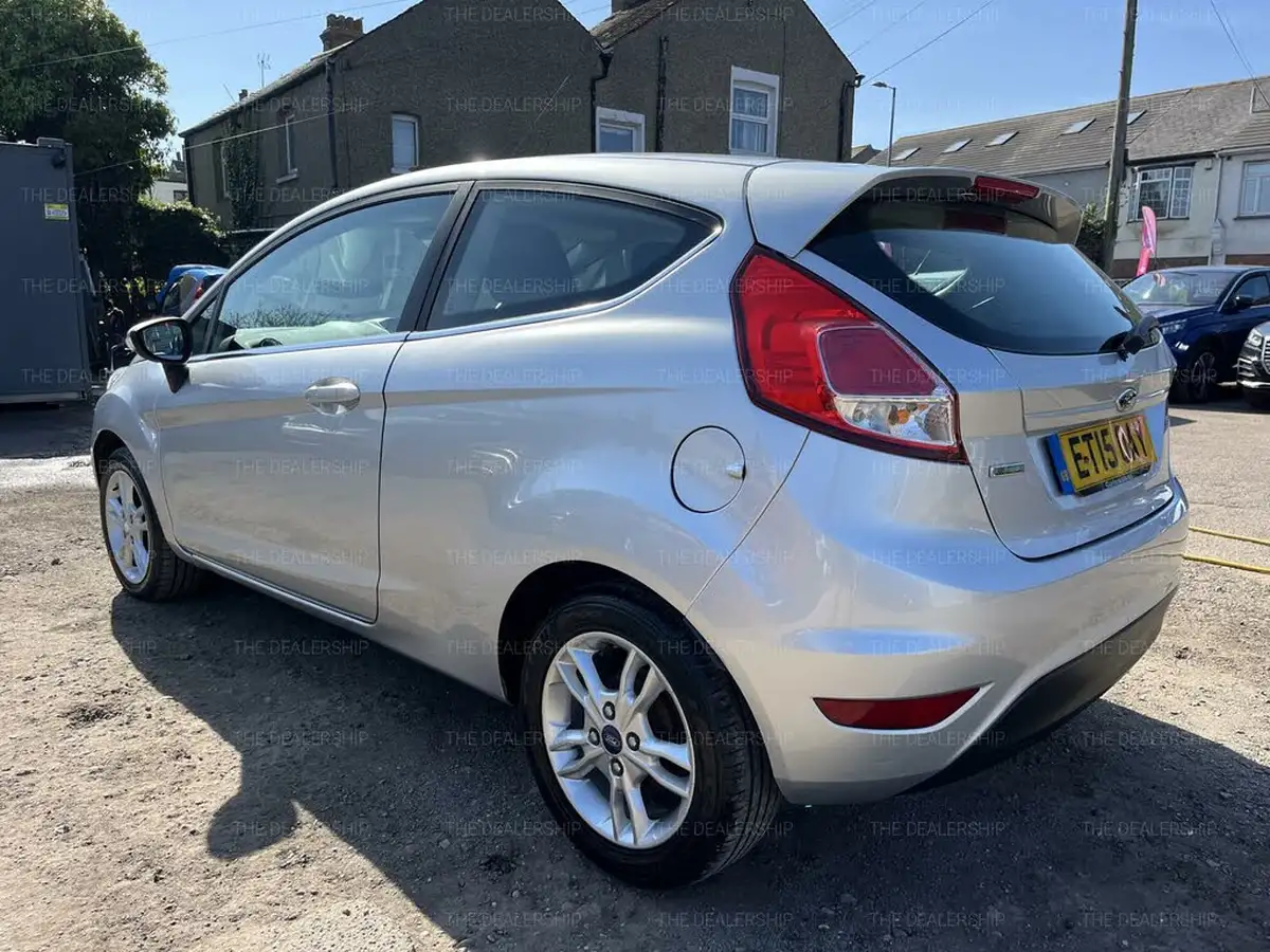 2015-ford-fiesta-10-zetec-100ps-ecoboost-ss-3d-big-5