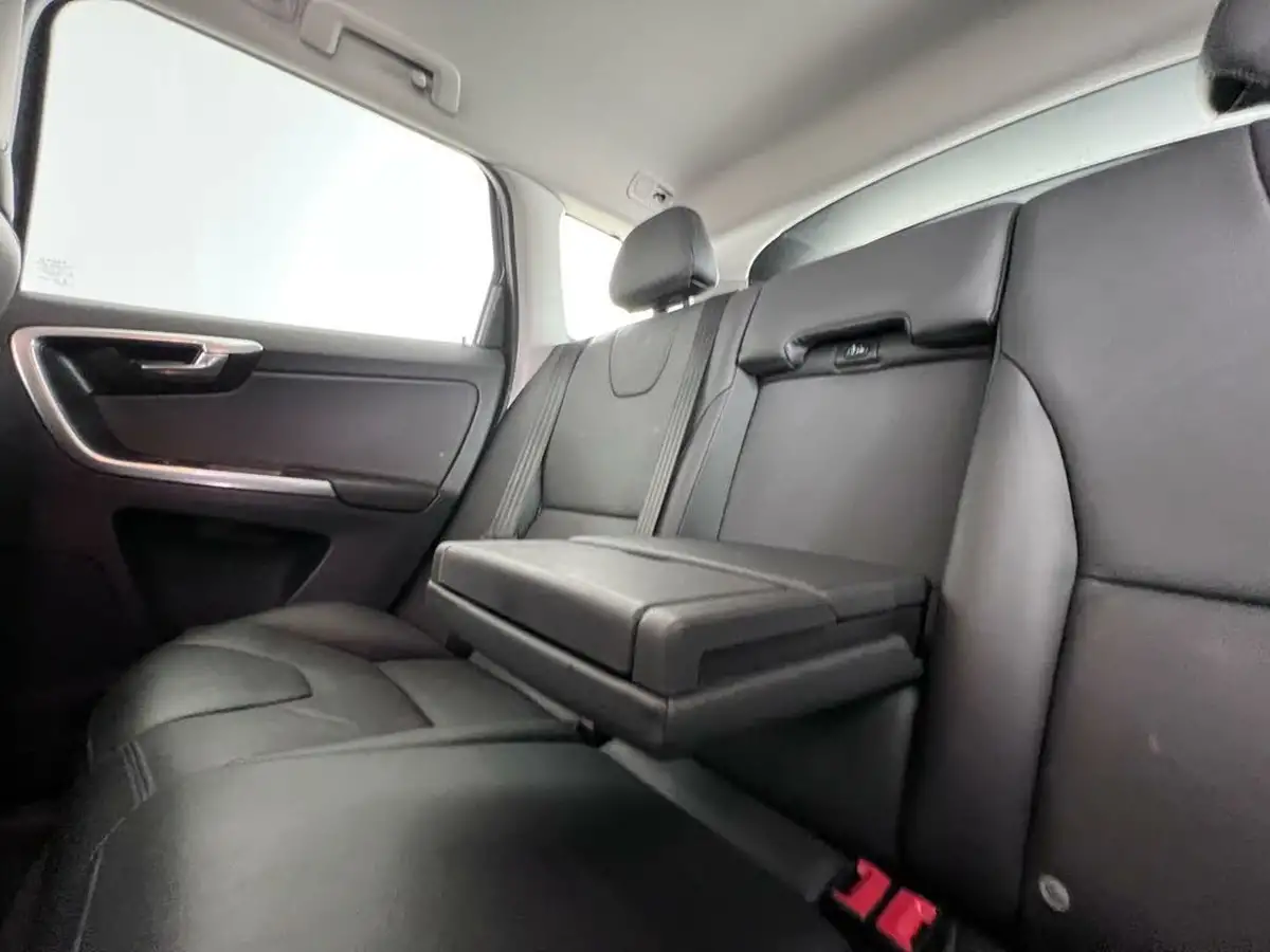 2016-volvo-xc60-20td-d4-se-lux-nav-geartronic-big-15