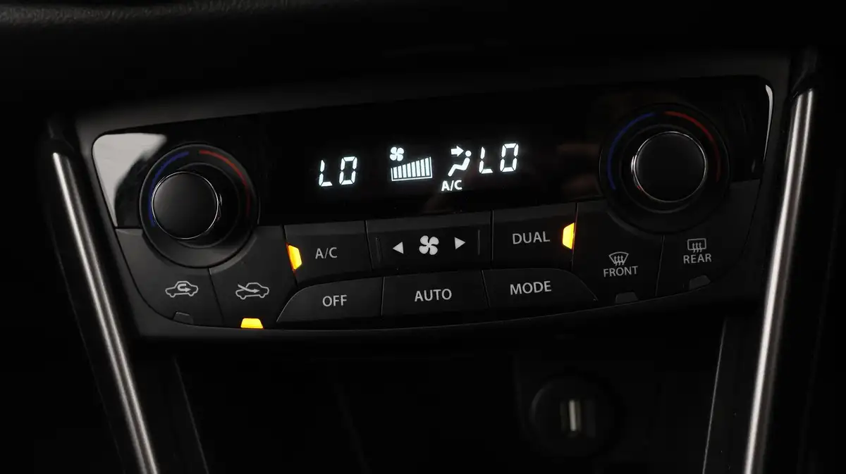 2023-suzuki-s-cross-15-motion-big-11