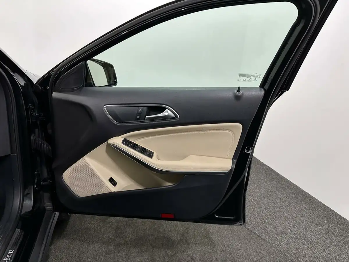 2017-mercedes-benz-gla-class-16-gla-200-sport-big-29