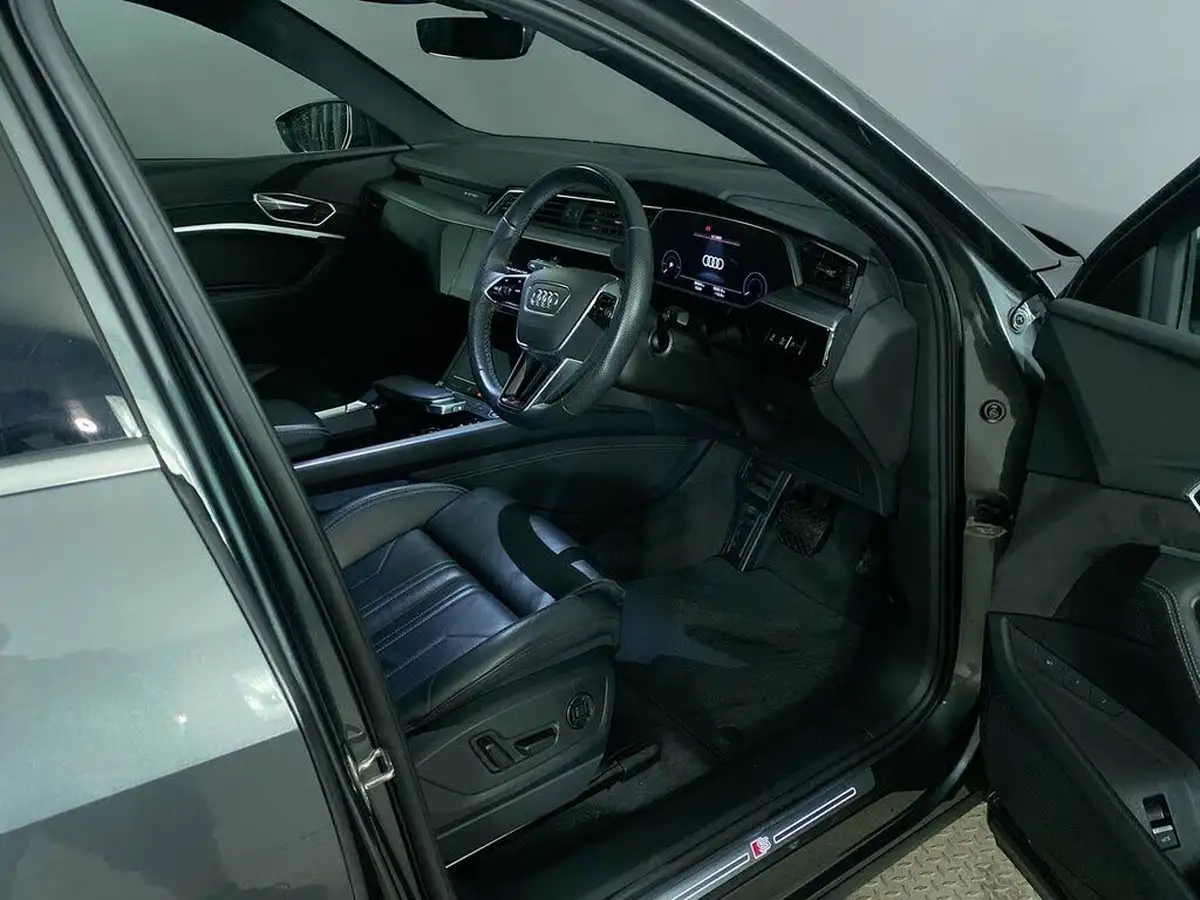 2021-audi-e-tron-55e-s-line-station-wagon-big-14