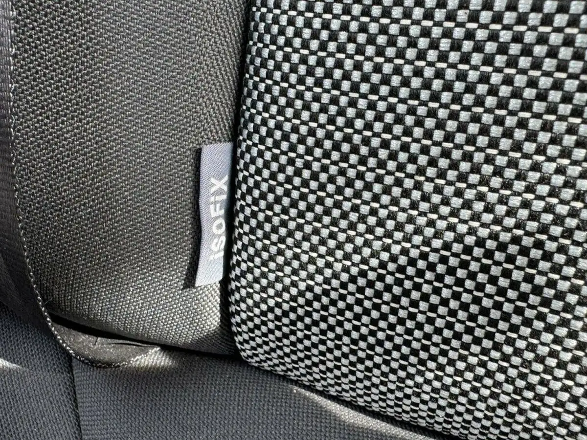 2010-seat-ibiza-14-se-85-sportcoupe-hatchback-3d-big-12