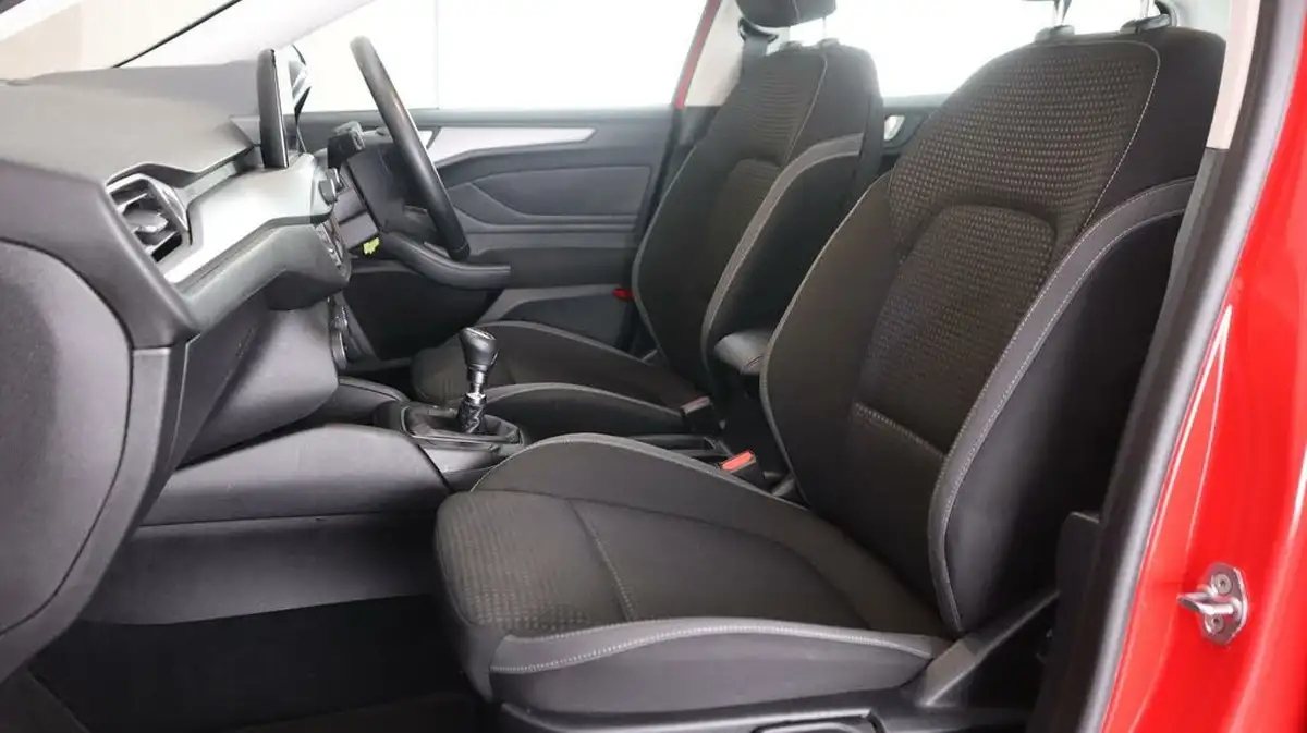 2022-ford-focus-10t-trend-hatchback-big-14