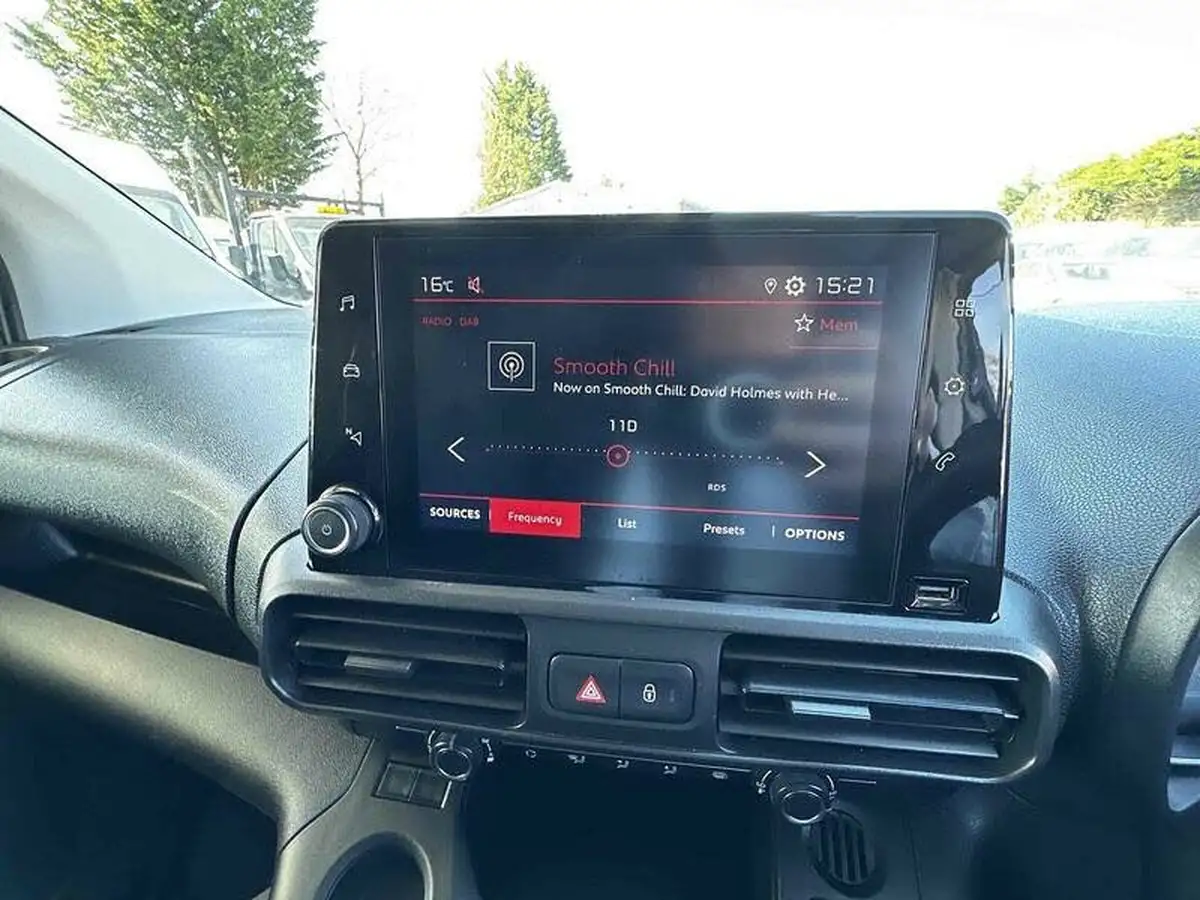 2023-citroen-berlingo-big-33