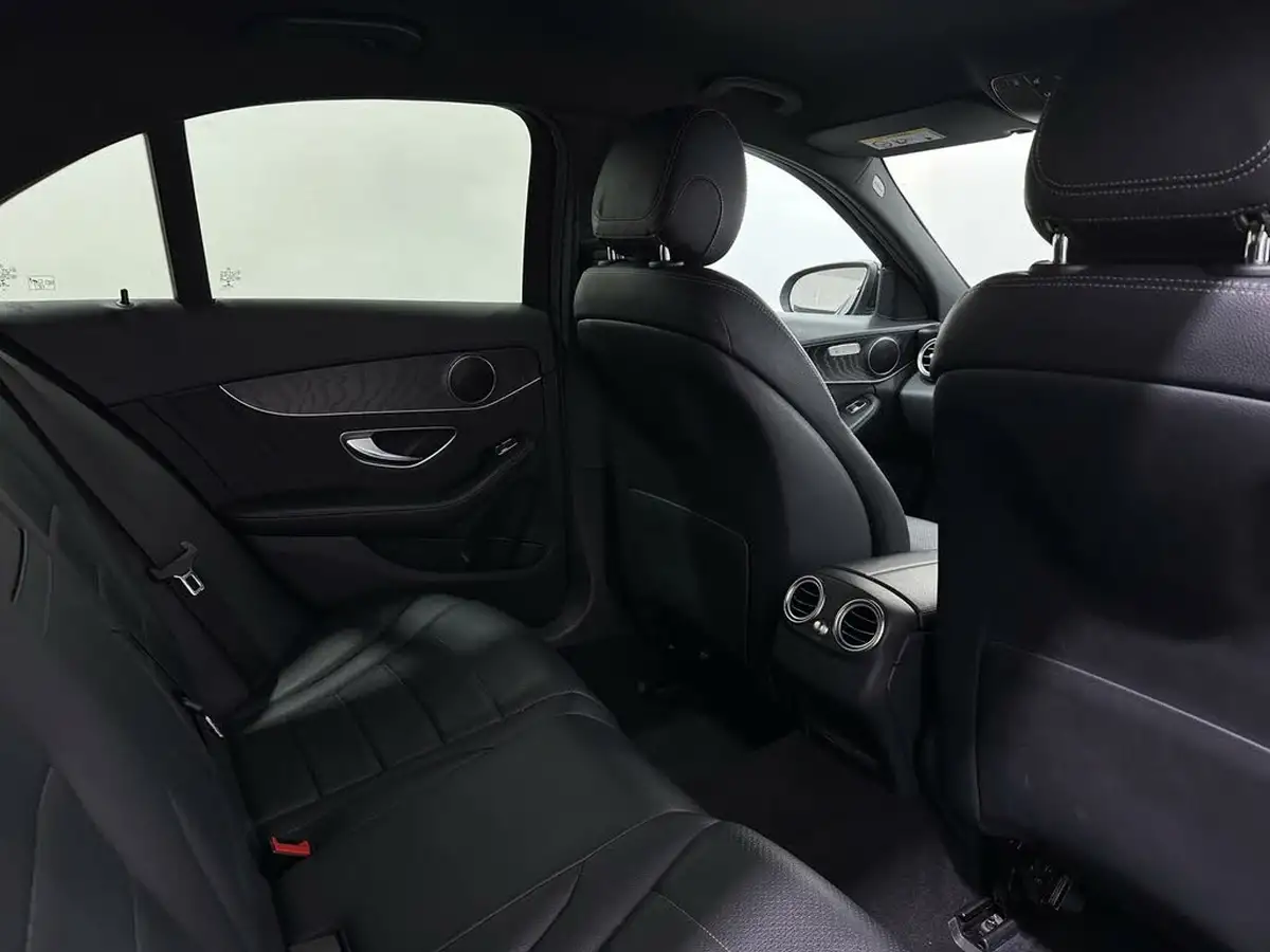 2017-mercedes-benz-c-class-16d-c200d-amg-line-ss-saloon-4d-7g-tronic-big-40