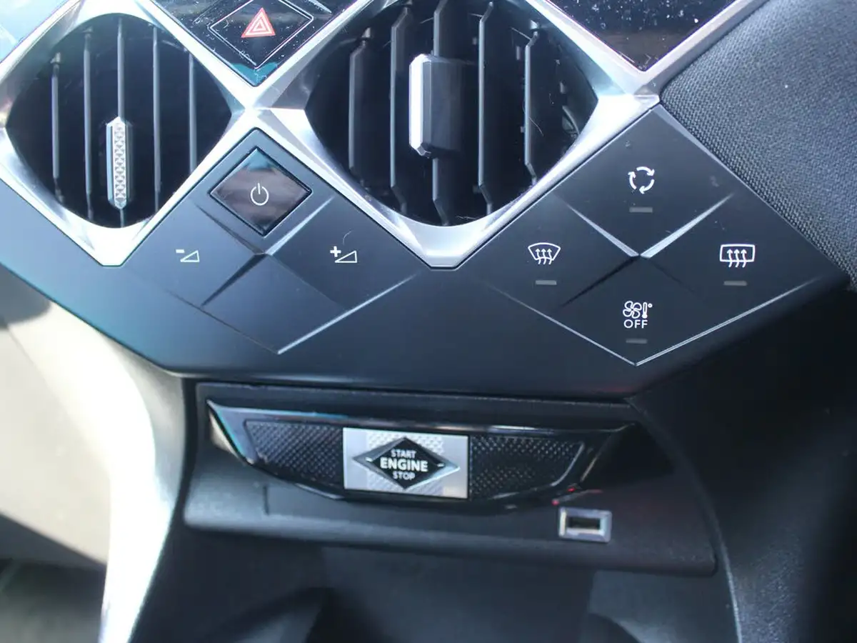 2019-ds-ds-3-crossback-12-puretech-elegance-100ps-big-55
