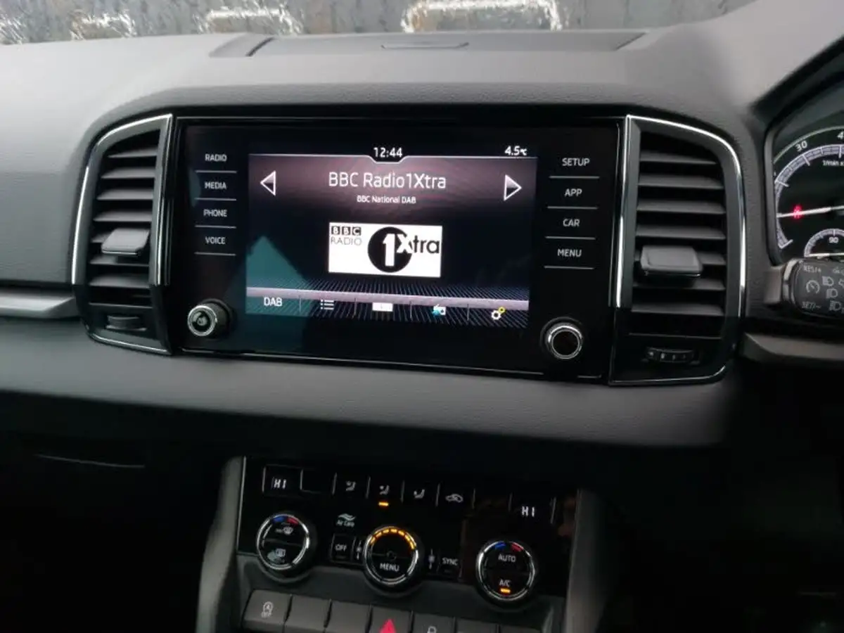 2019-skoda-karoq-15-tsi-se-dsg-big-10