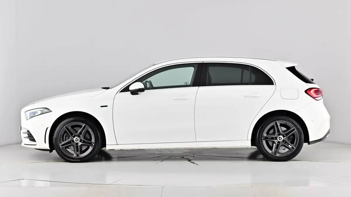 2021-mercedes-benz-a-class-13-a250e-amg-line-executive-hatchback-5d-big-62