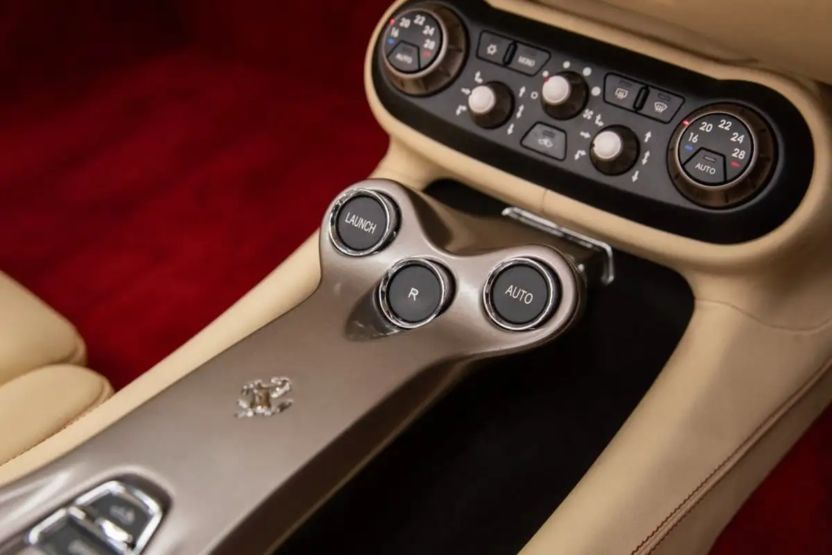 2012-ferrari-california-43-big-41