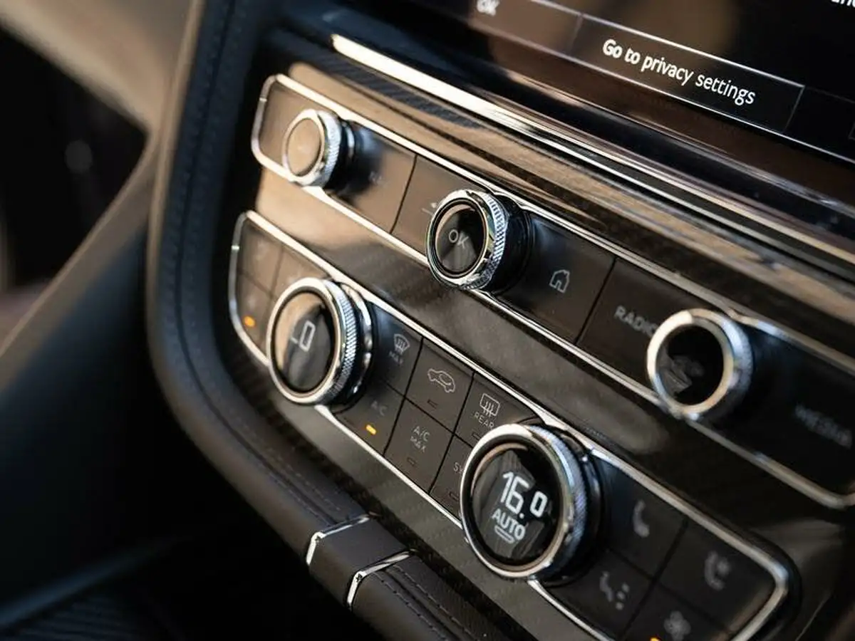 2024-bentley-bentayga-40-v8-s-big-37