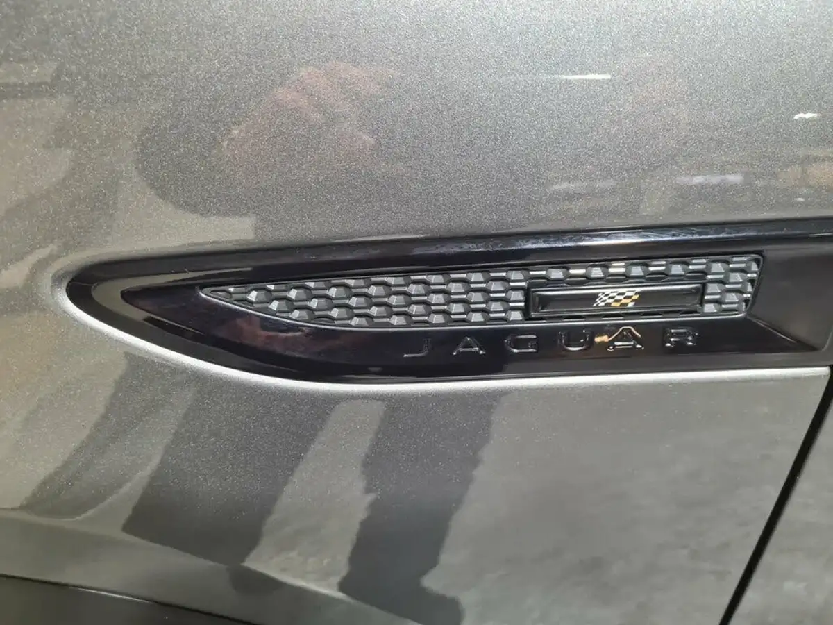 2019-jaguar-e-pace-20-i4d-chequered-flag-180ps-big-16