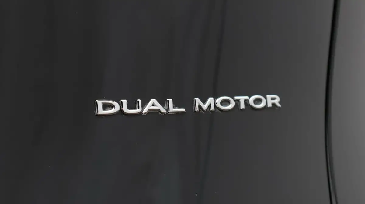 2022-tesla-model-y-e-long-range-big-21