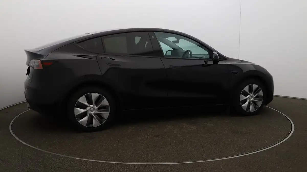 2022-tesla-model-y-e-long-range-big-43