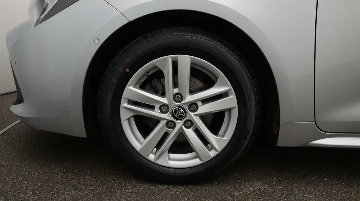 2023-toyota-corolla-18-vvt-i-icon-tech-spare-wheel-touring-sports-5d-big-18