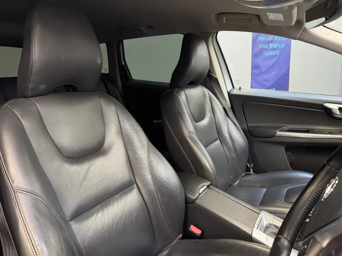 2016-volvo-xc60-20td-d4-se-nav-geartronic-big-15