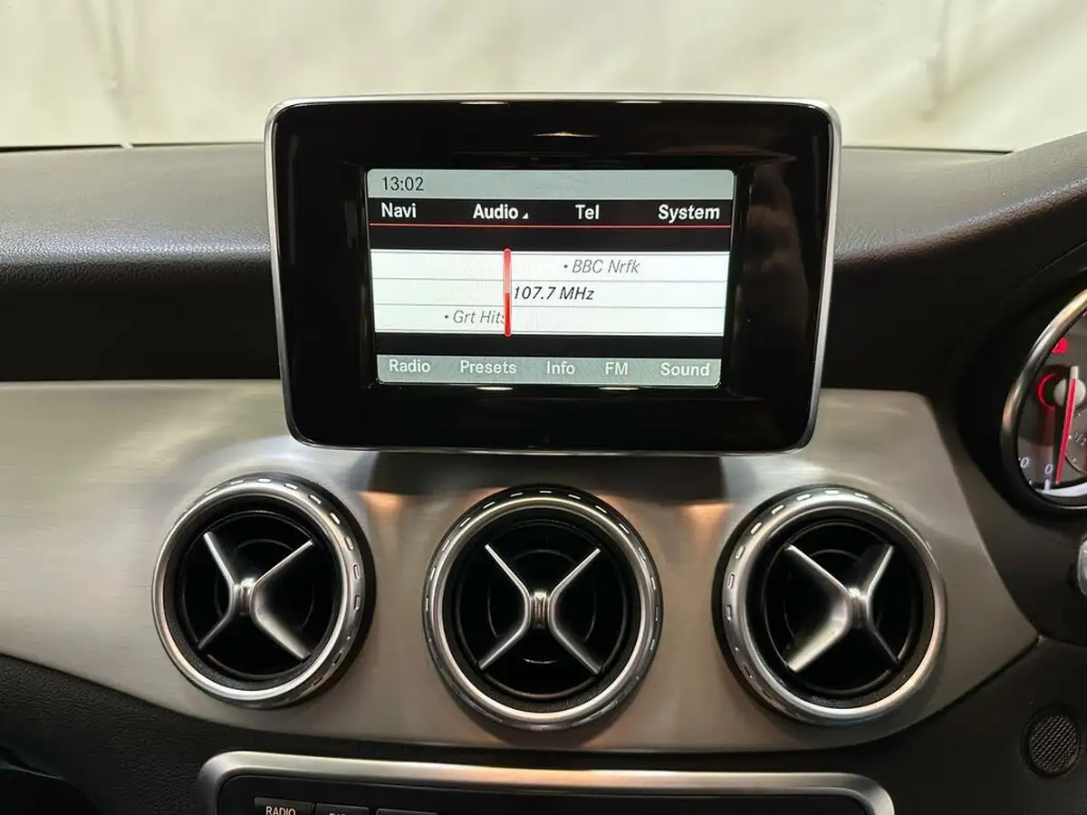 2014-mercedes-benz-gla-class-21cdi-amg-line-136bhp-gla-200-cdi-big-8