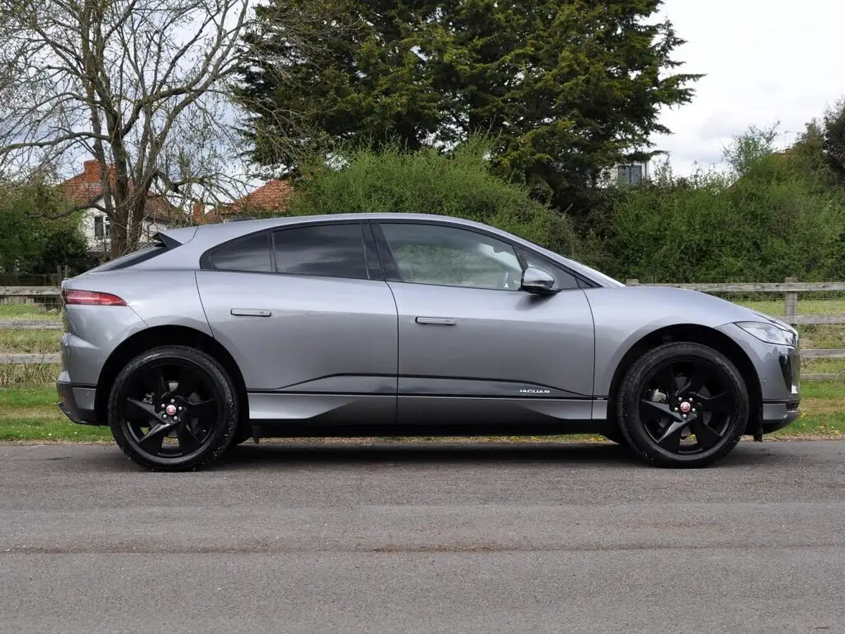 2021-jaguar-i-pace-ev400-se-big-37
