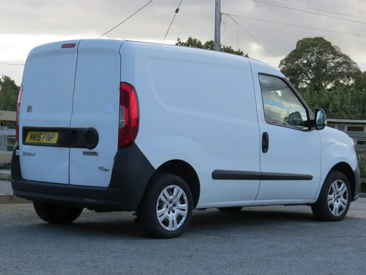 2015-fiat-doblo-cargo-13td-v-l1-refrigerated-van-big-9