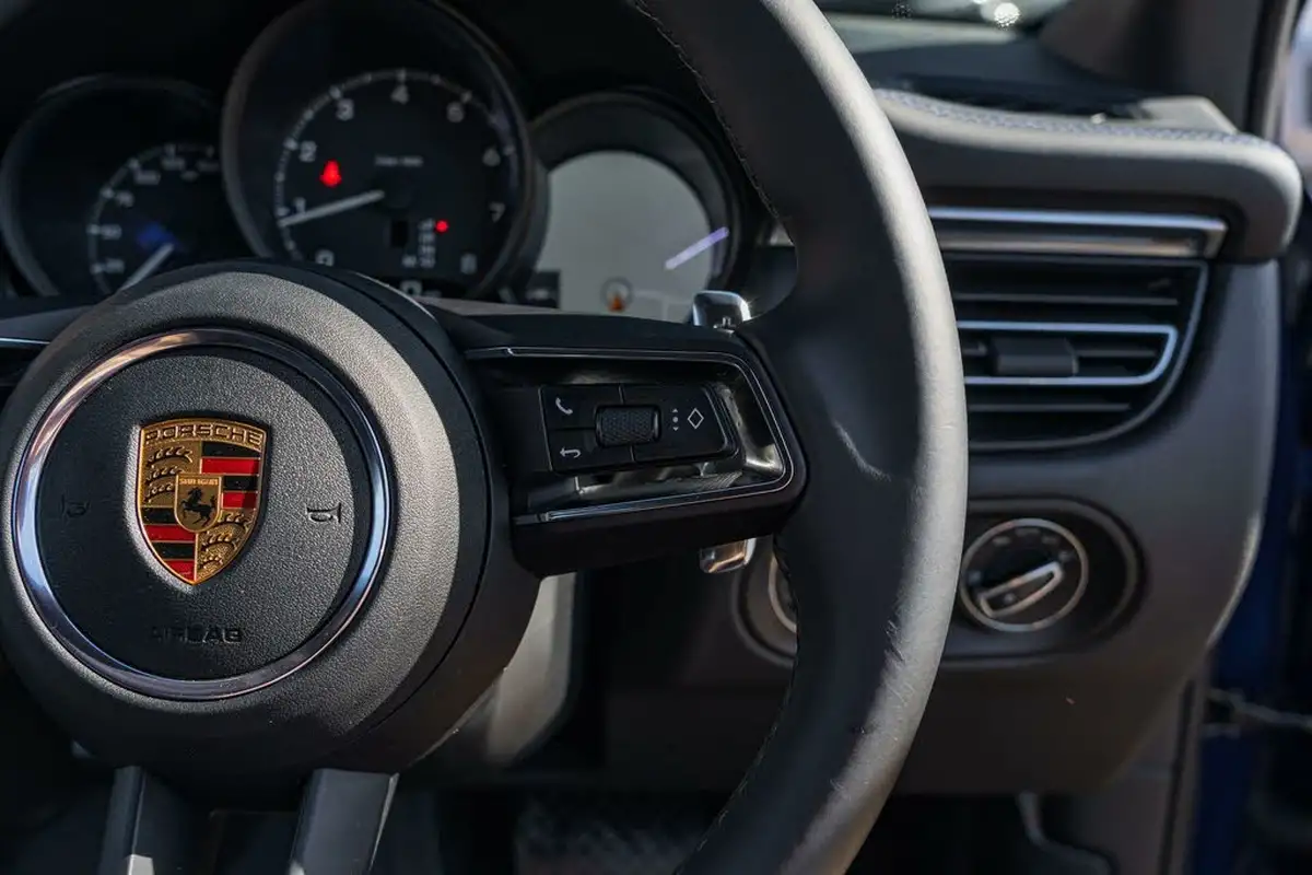 2023-porsche-macan-20-big-42