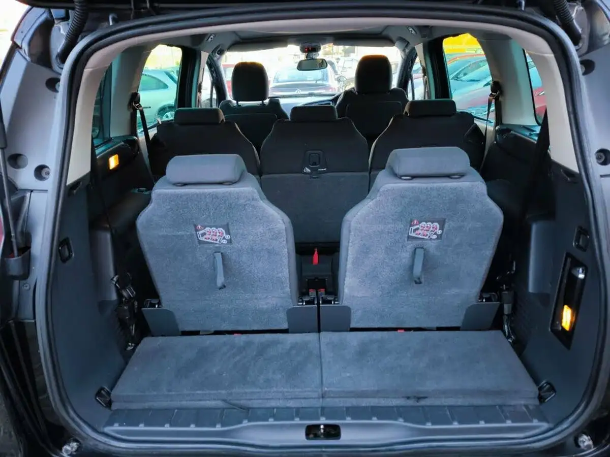 2013-peugeot-5008-16e-hdi-allure-big-18