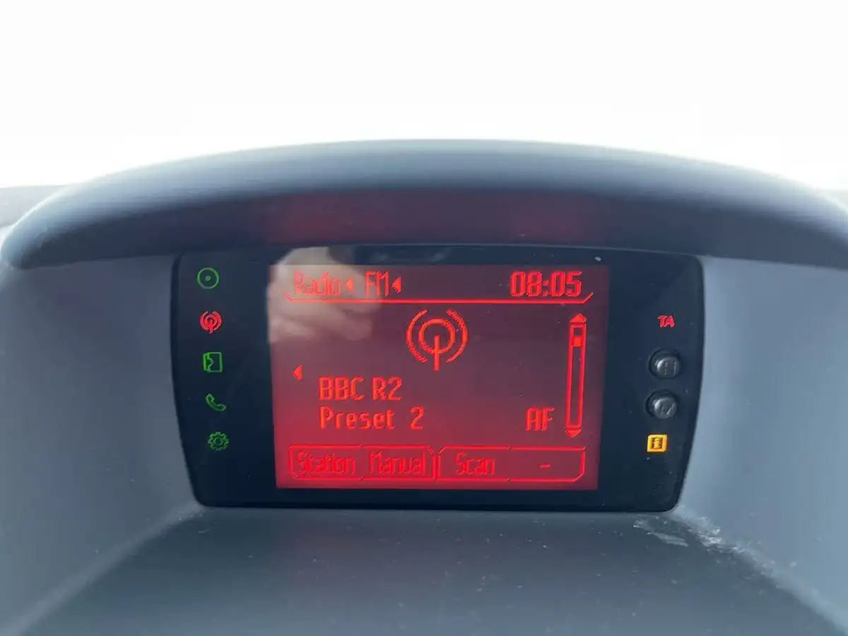 2012-ford-fiesta-16-metal-big-24