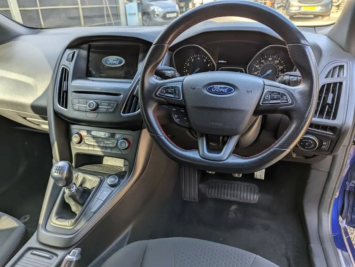 2018-ford-focus-10t-st-line-x-140ps-hatchback-big-23