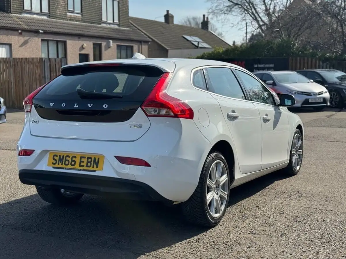 2016-volvo-v40-15-t2-inscription-big-6