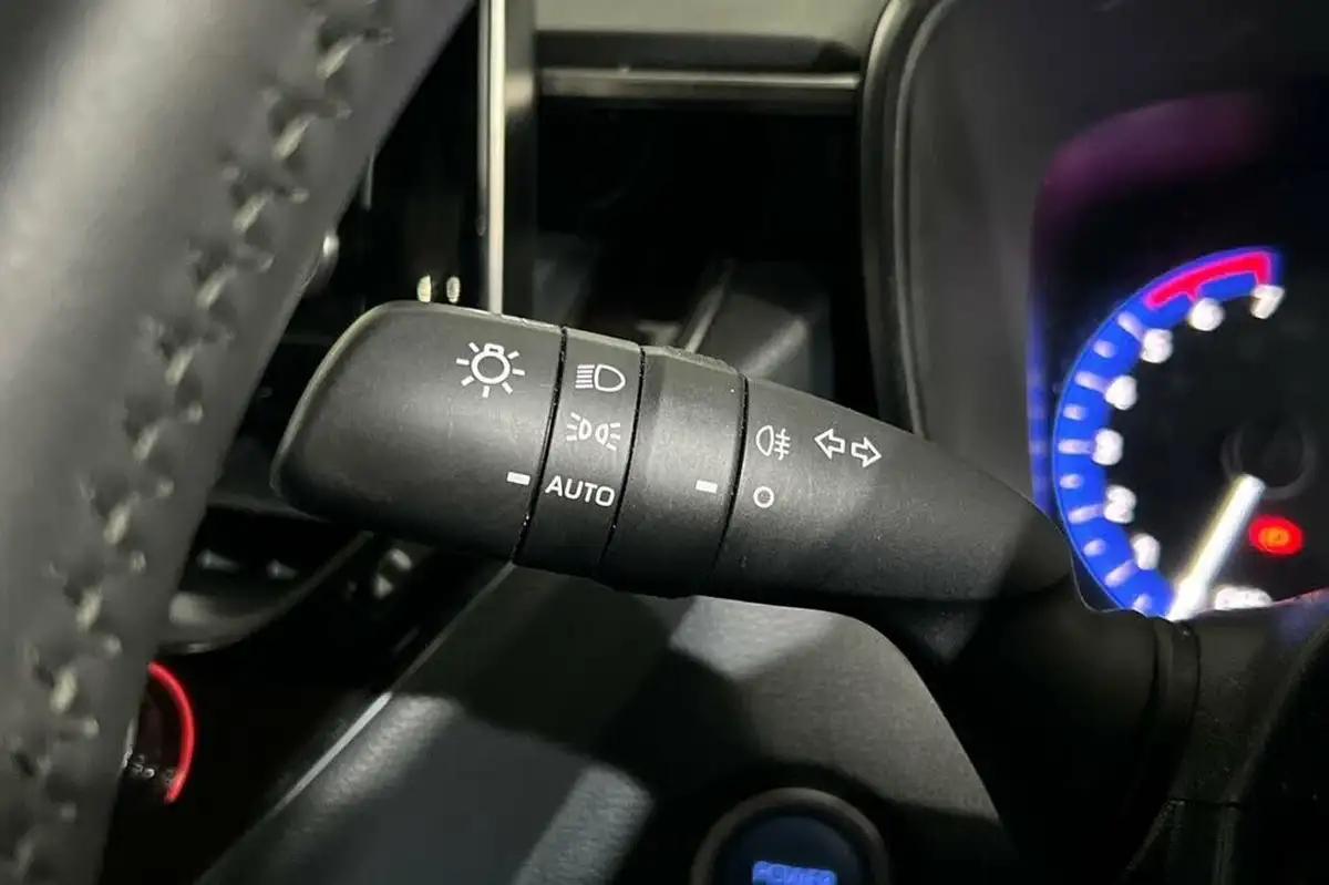 2020-toyota-corolla-18-vvt-i-icon-tech-spare-wheel-hatchback-5d-big-22