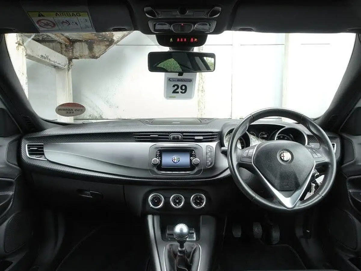 2015-alfa-romeo-giulietta-14-tb-sprint-big-9