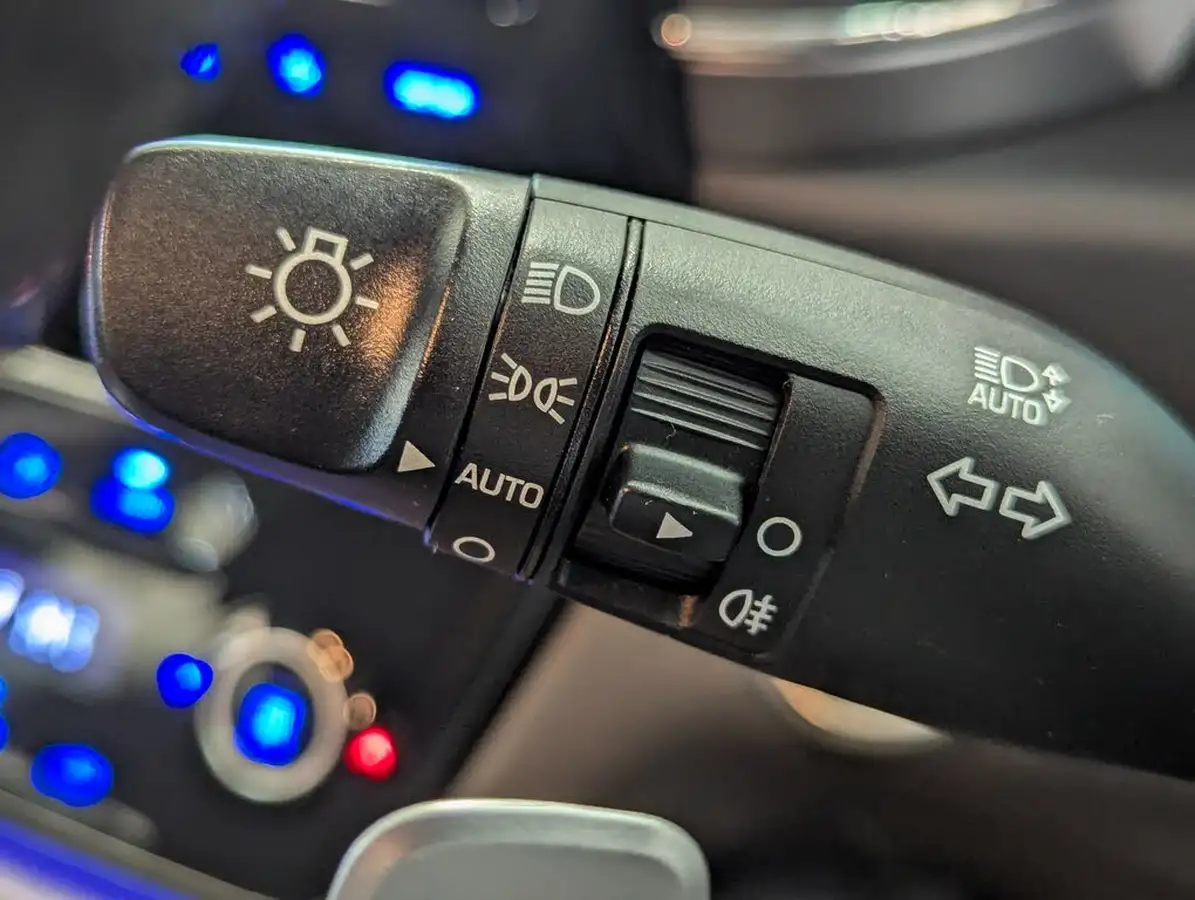 2021-hyundai-ioniq-16-gdi-premium-hybrid-big-21