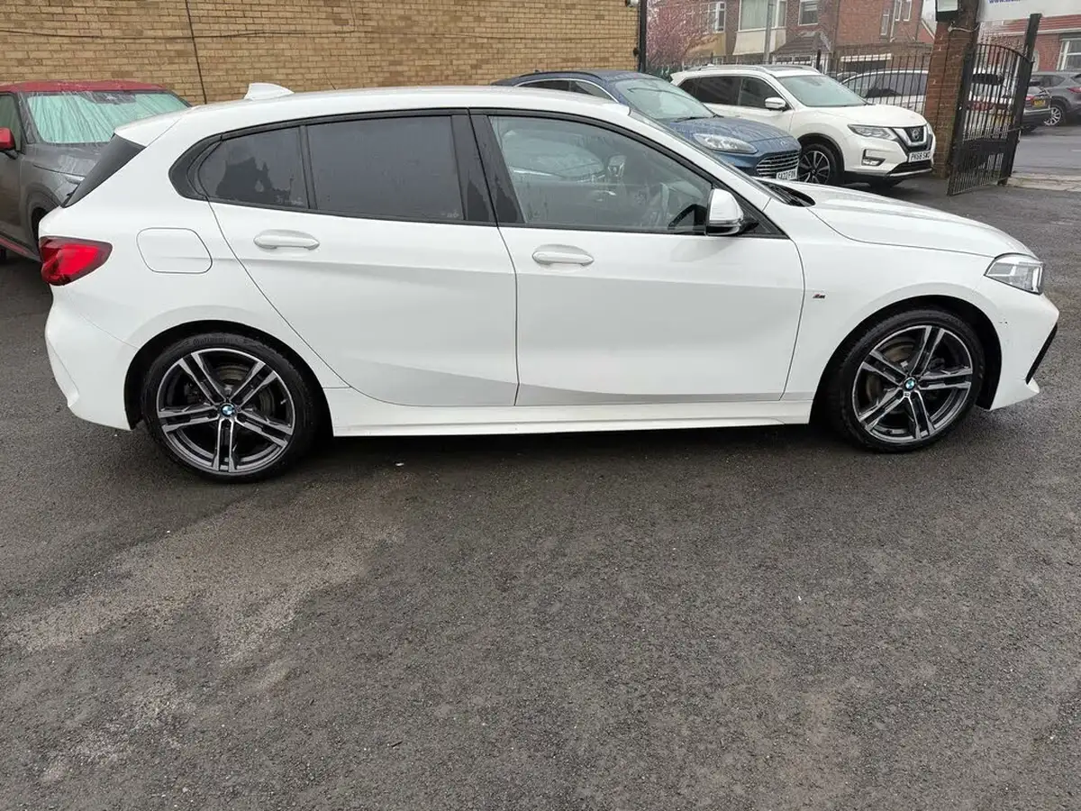 2022-bmw-1-series-15-118i-m-sport-lcp-big-1