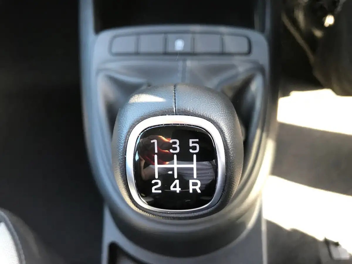 2025-hyundai-i10-10-advance-63ps-big-15