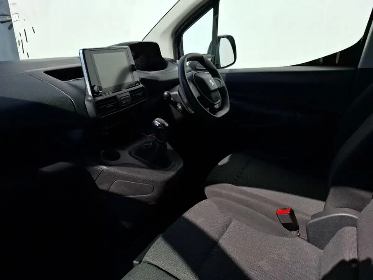 2021-peugeot-partner-15-bluehdi-1000-professional-100ps-eu6dt-panel-big-4